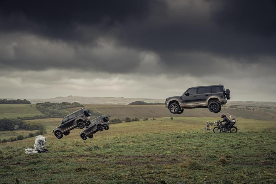 land rover defender, james bond 007 | Avtor: Jaguar Land Rover