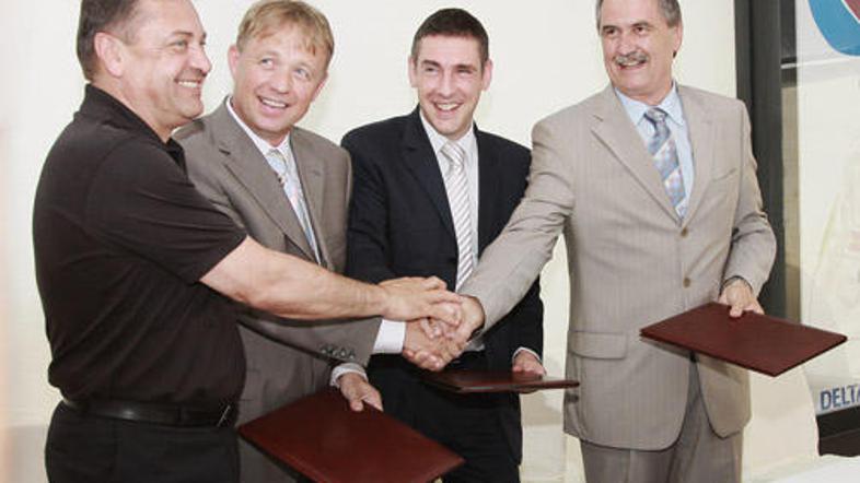 Podpis prodajne pogodbe za trgovski center v Stožicah med družbama Grep in Delta