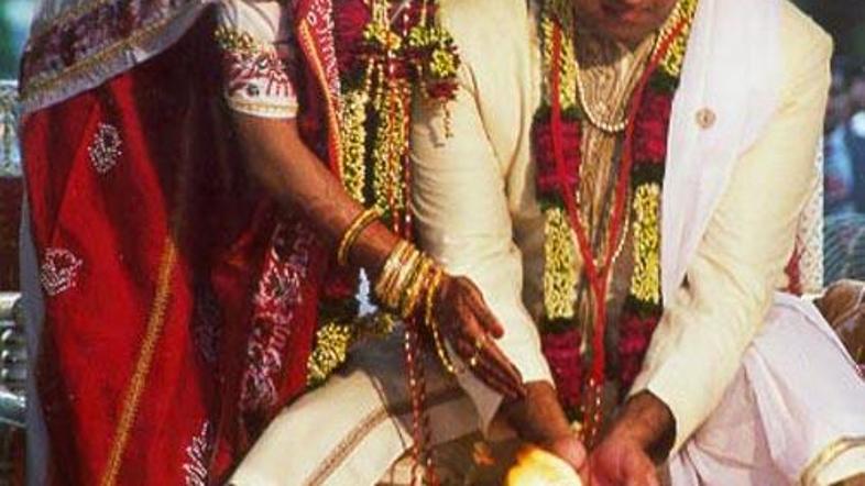 Indijke so "ustrezne" za poroko le, če so nedolžne.