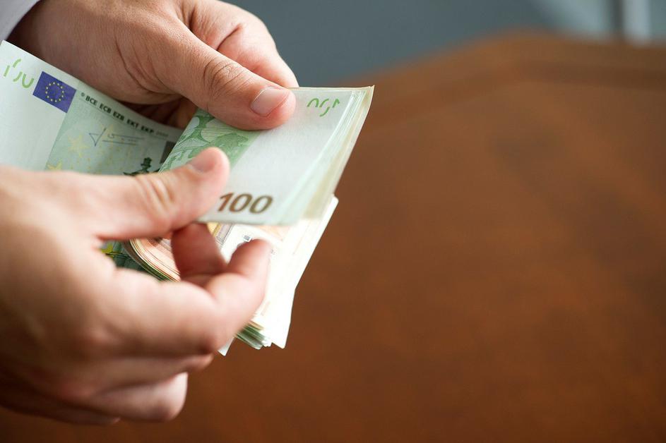 denar bankovci štetje denarja