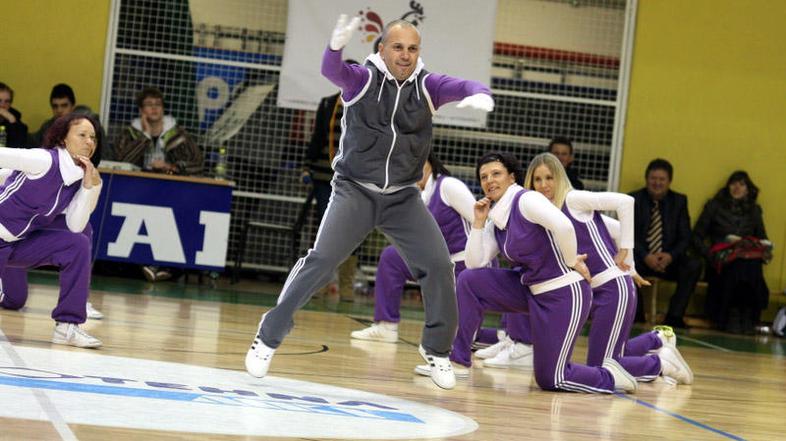 Na Dnevu športa in zabave ni manjkalo plesnih popestritev. Hip hop mame in ata s