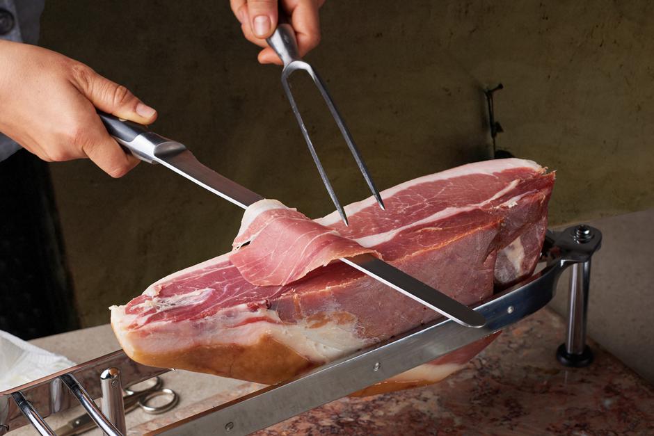 Kras in pravi kraški pršut | Avtor: Tomo Jeseničnik