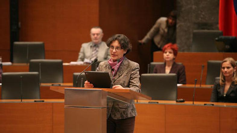 Poslanci so opravili sedemurno razpravo o poročilu varuhinje človekovih pravic z