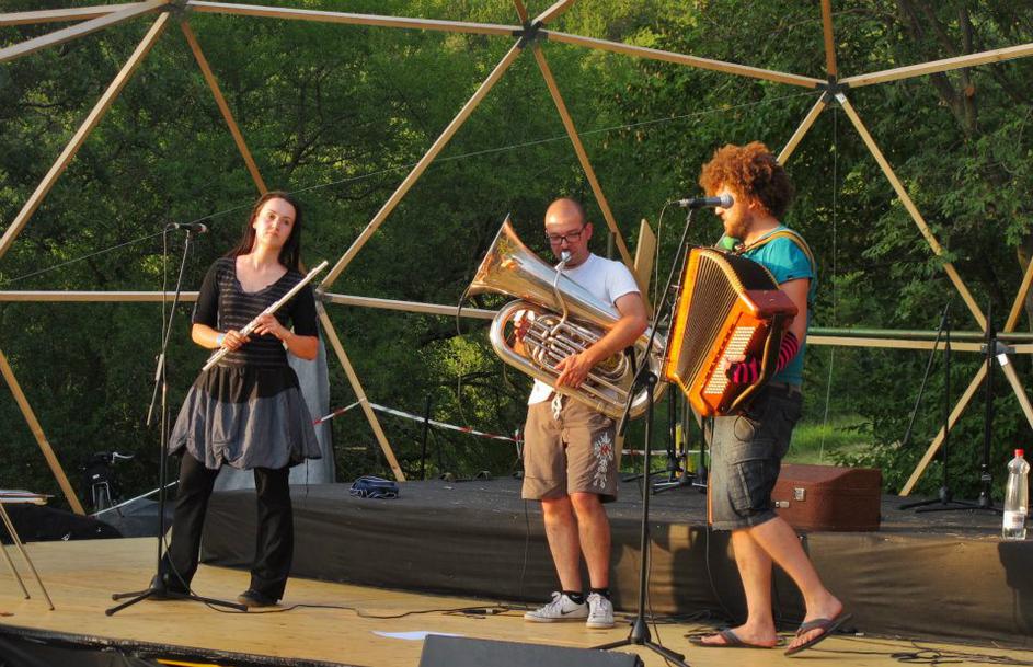 Histeria oživela in zaživela