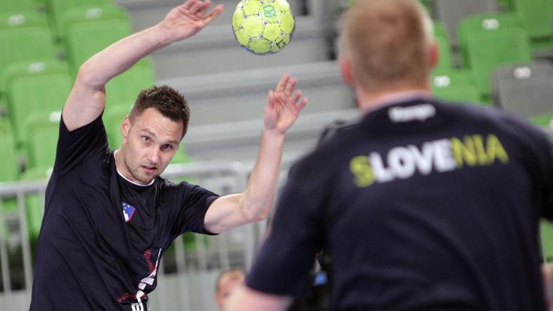 Luka Žvižej Slovenija Portugalska kvalifikacije svetovno prvenstvo 2013 stožice