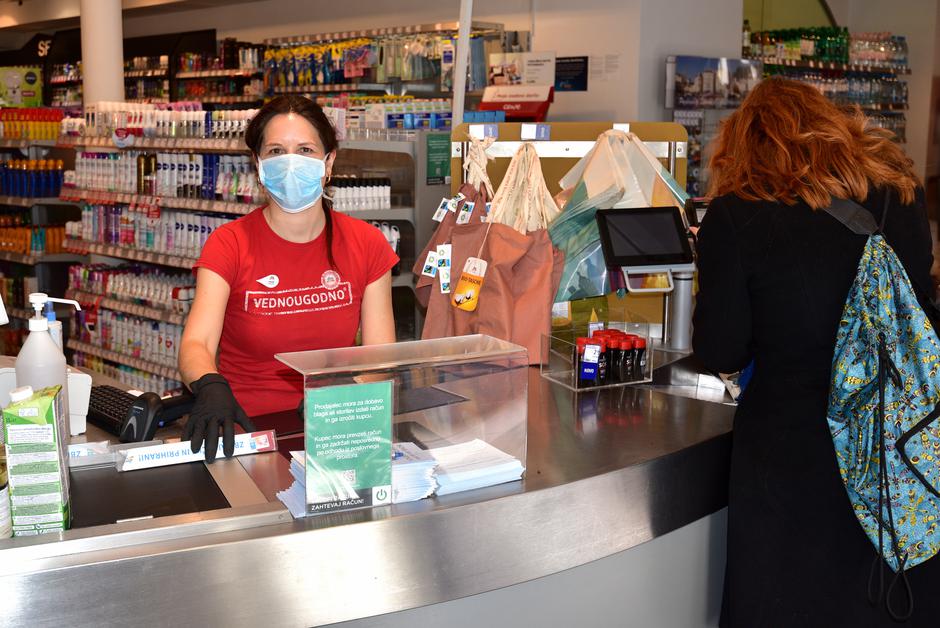 koronavirus COVID-19 SARS-CoV-2 virus Slovenija | Avtor: Epa