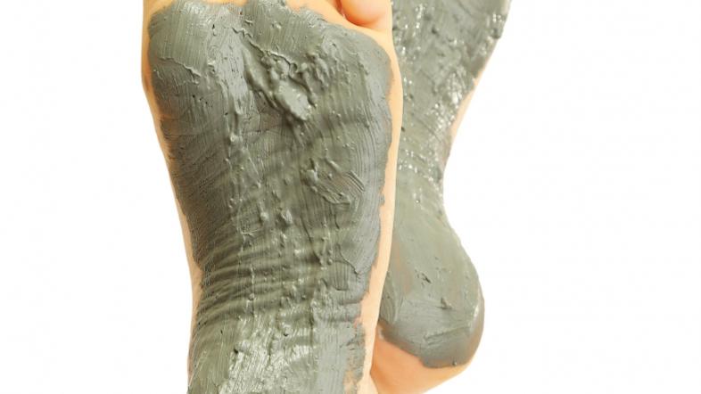 stopala noge glina masaža