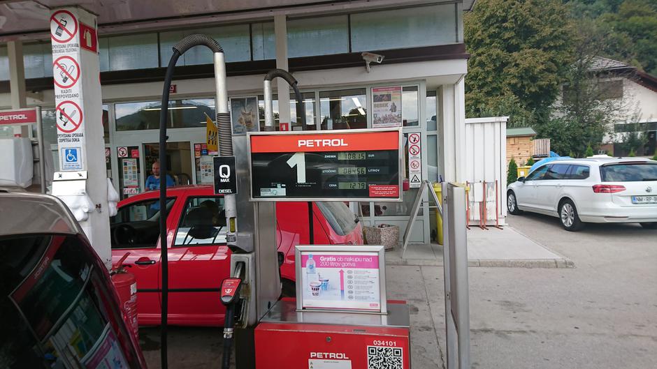 Bencinska črpalka | Avtor: Bralec