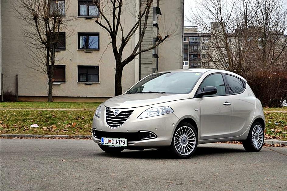 Lancia ypsilon