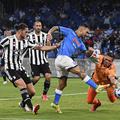 Napoli : Juventus