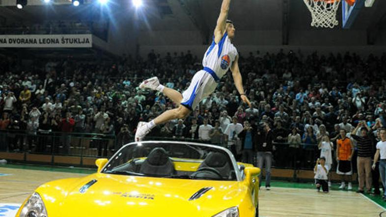 Na Dnevu slovenske košarke v Novem mestu je bilo atraktivno. Mičo Ilič je s to p