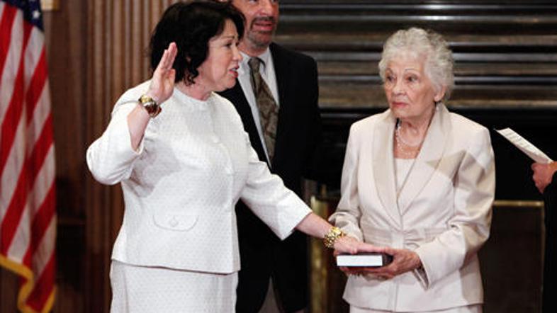 Zaprisega nove vrhovne sodnice latinskoameriškega rodu.