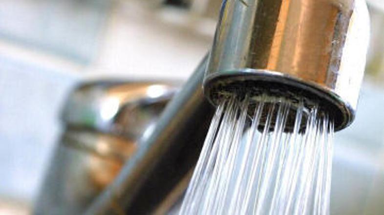 Vodo je treba do preklica prekuhavati.