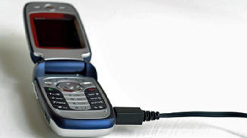 Čez nekaj let bomo lahko baterijo v mobilnem telefonu napolnili v 20 sekundah.