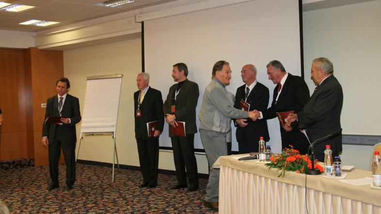 Častna članstva v združenju kirurgov so prejeli Jože Avžner, Eldar Gadžijev, Mar