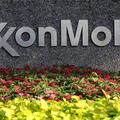 Exxon Mobil je leta 1999 nastal iz družb Exxon in Mobil, izhaja pa iz družbe Joh