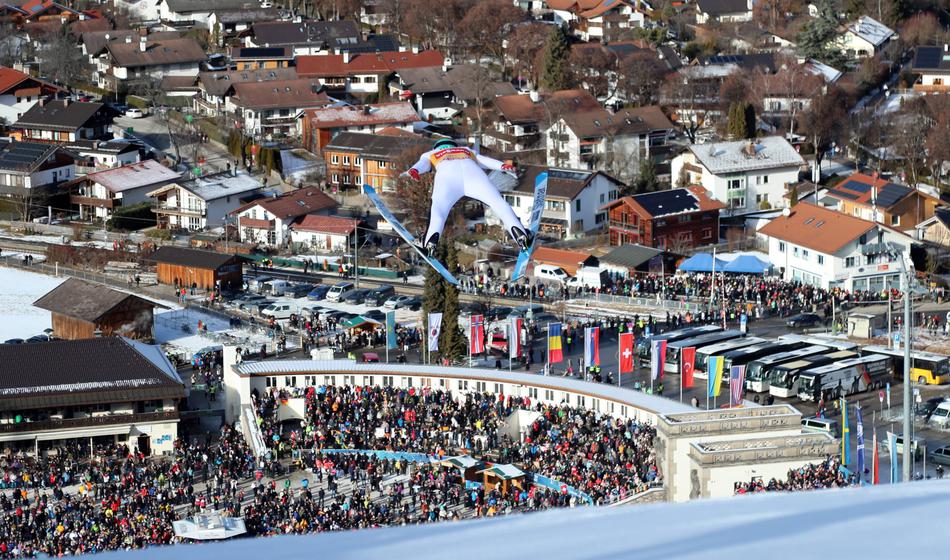 Fenomenalni Prevc že za uvod odpihnil konkurenco
