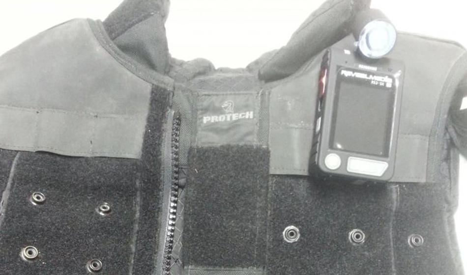 Pomankanje dokazov: Policistova osebna kamera v ključnih trenutkih ni snemala