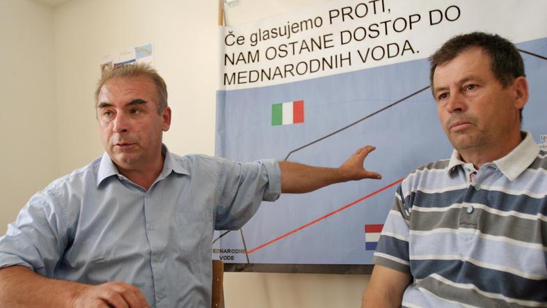Na novinarski konferenci sta ribiča Leon Čebulj (levo)in Silvano Radin predstavi