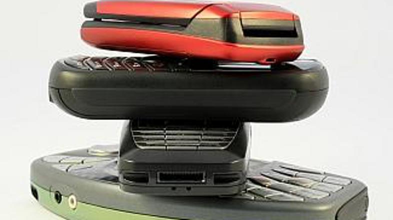 V Kaliforniji je po novem z zakonom prepovedano pisanje sporočil sms med vožnjo.