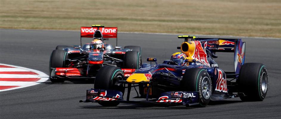 VN VB Silverstone 2010 dirka Mark Webber Lewis Hamilton Red Bull McLaren
