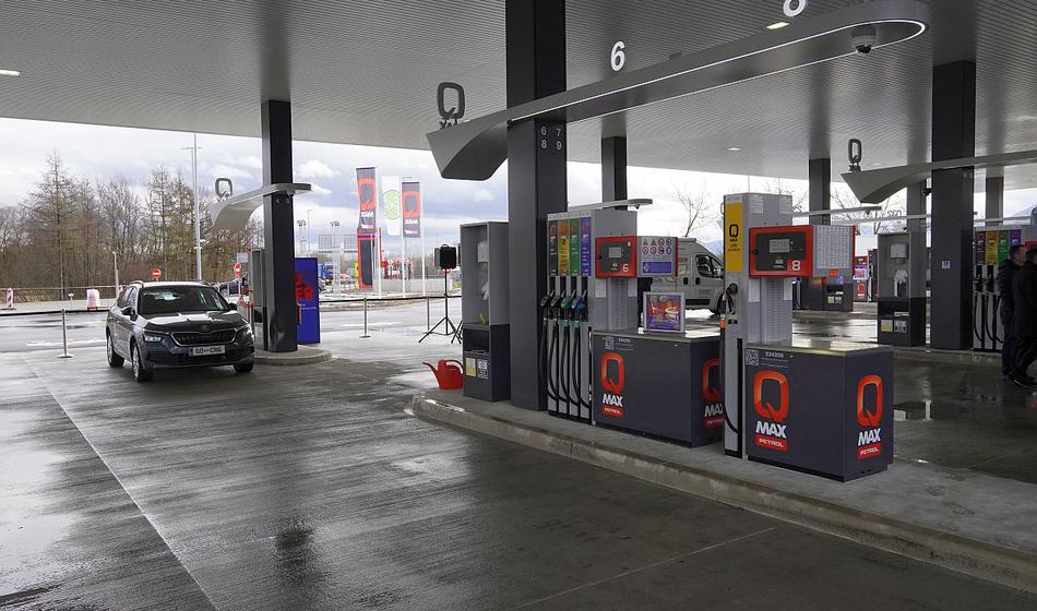 Včeraj je Golobova vlada sprejela odločitev, že danes zato velik skok cen goriv