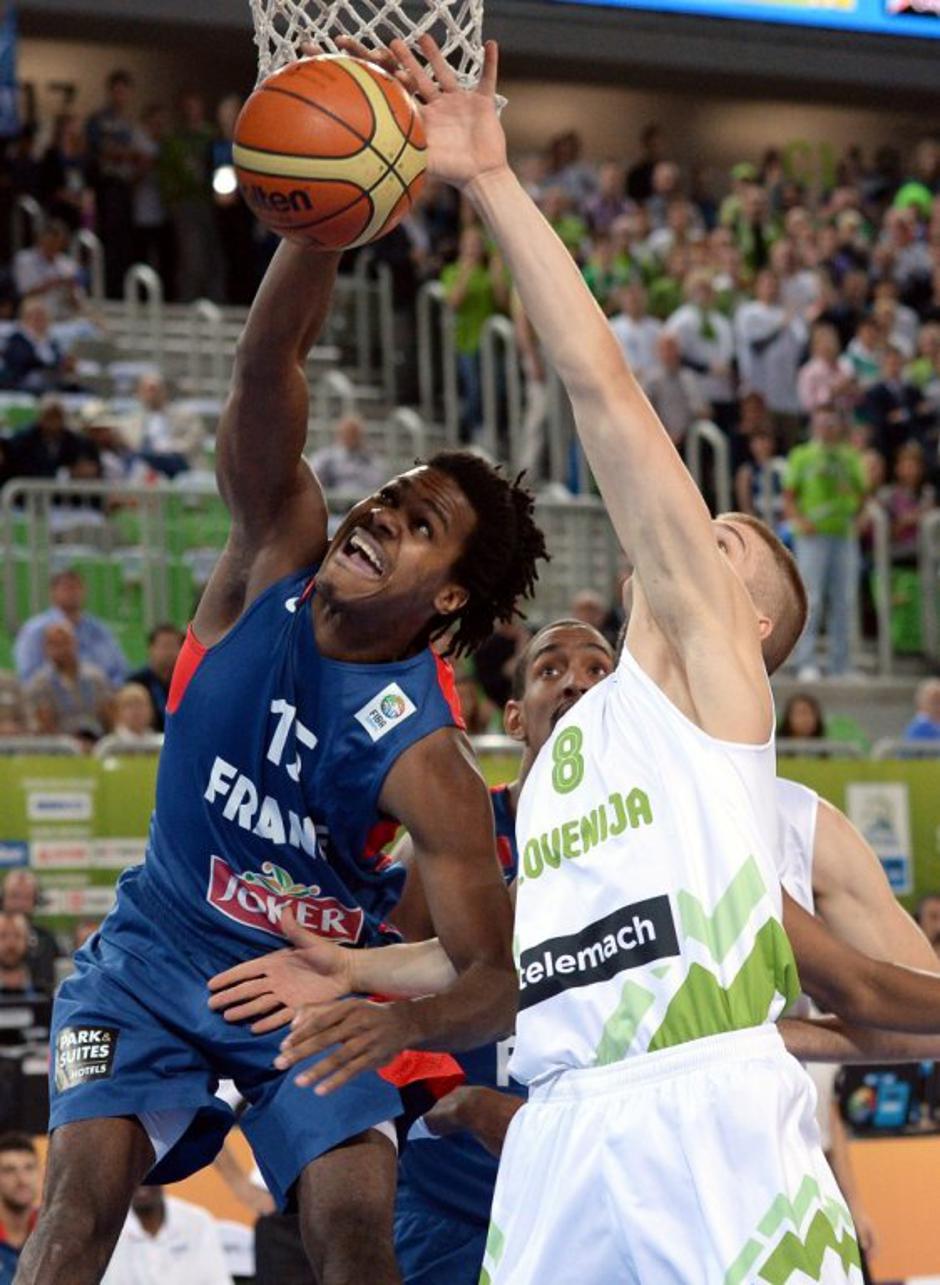 Slovenija Francija EuroBasket četrtfinale Stožice Ljubljana Murić Gelabale | Avtor: EPA