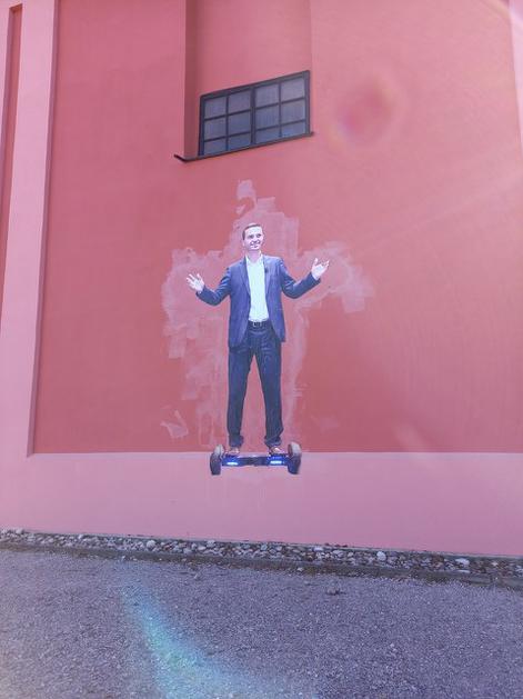 Poškodovano pročelje cerkve na Rožniku