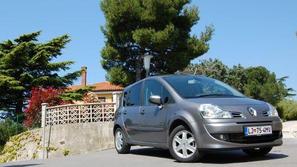 Renault grande modus je okreten avtomobil, ki ga odlikuje prostornost in nizka p