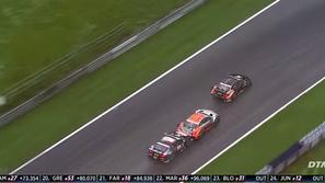 Timo Scheider izrine nasprotnika