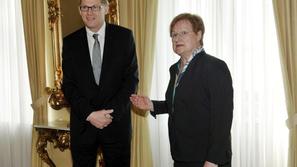 Premier Matti Vanhanen pri predsednici Tarji Halonen. (Foto: Reuters)