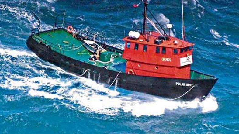 Nasedla ladja Polar Mist.