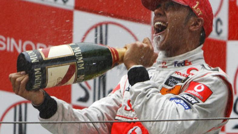 Hamilton je z zmago v Šanghaju blizu naslovu prvaka.