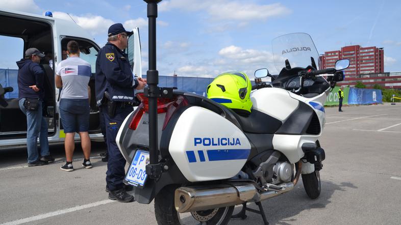 Policija
