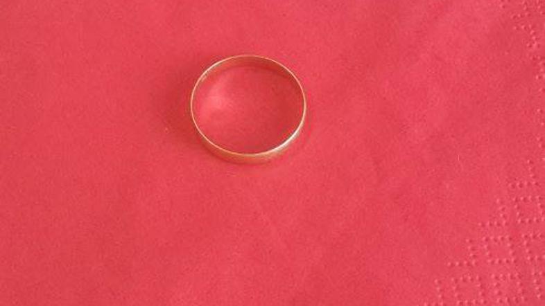 Najdeni poročni prstan