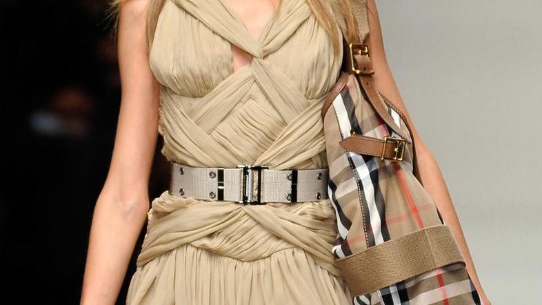 Burberry, pomlad/poletje 2010