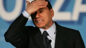 Zatrjuje, da bo ostal italijanski premier do leta 2013, ko se mu izteče mandat.