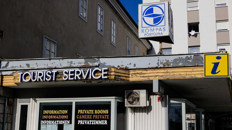 kompas poslovalnica Postojna