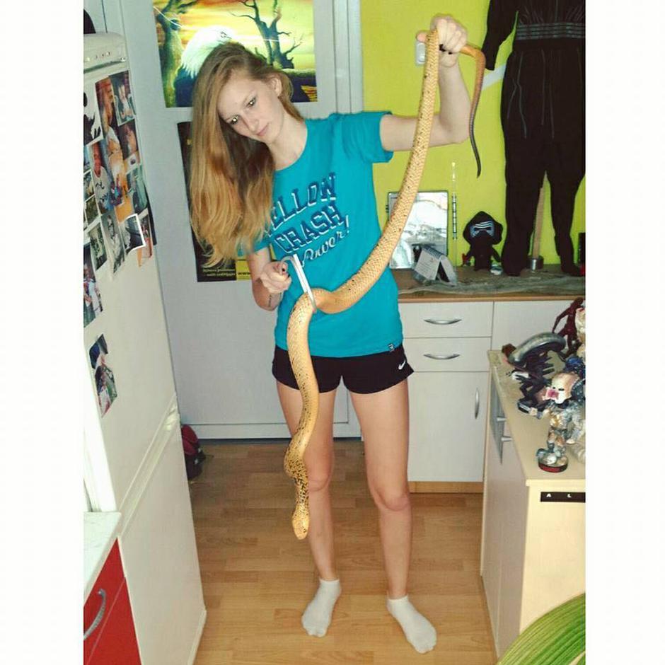 Leticia Aškerc s kapsko kobro | Avtor: Aleš Lubej