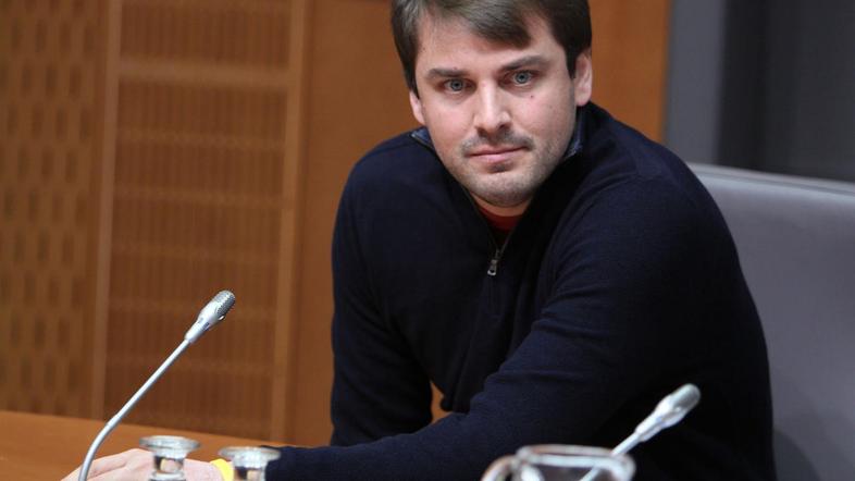 Člani komisije so Juretu Jankoviću zastavili okoli 40 vprašanj, odgovoril pa ni 