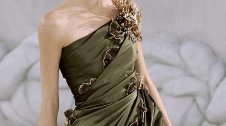 Ena izmed redkih kreacij, ki je ušla kalupu belo-črne.