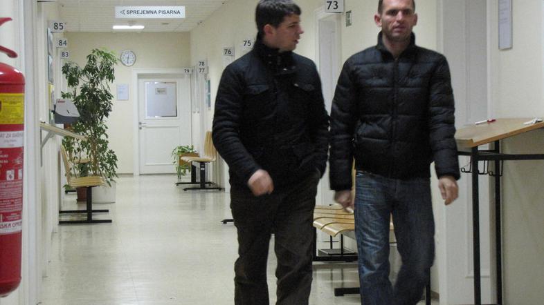 Uslužbenke UE pravijo, da je bila pred sprejemnimi pisarnami lani gneča precej v