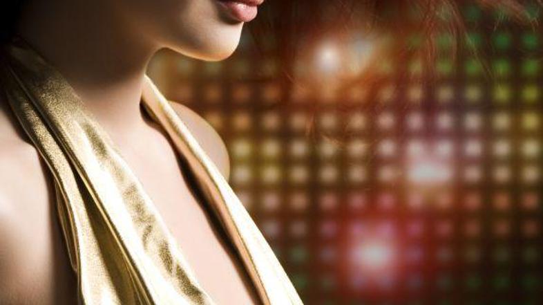 Na zabave oblecite tiste posebne kose, s katerimi sicer nerade izstopate.(Foto: 