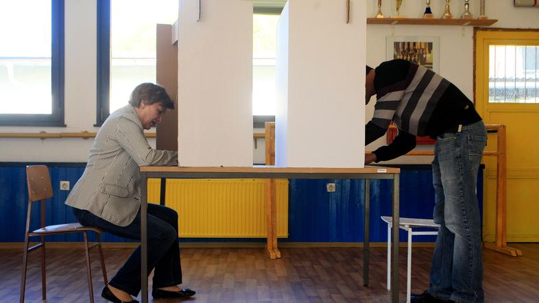 malo delo, referendum, volivci, glasovanje, volilna skrinjica, volišče