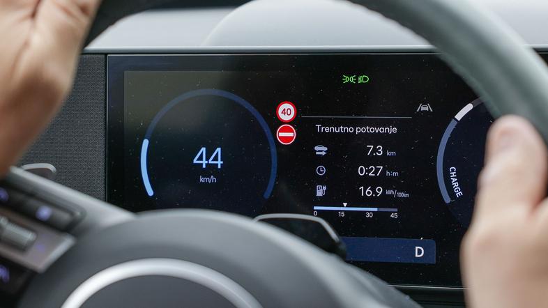 Inteligentni asistent za hitrost, asistenčni sistem, vožnja, omejitev hitrosti