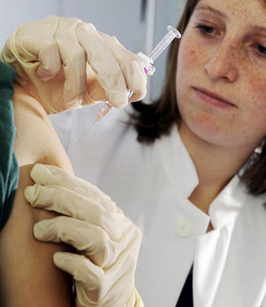 V prvih dneh cepljenja prebivalstva so v ljubljanskih zdravstvenih domovih porab