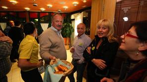 Na Ptuju se v štabu doktorja Štefana Čelana že veselijo zmage, pa čeprav rezulta