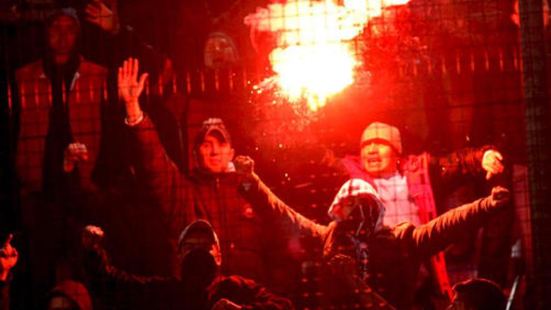 Na tekmah pokala Uefa je namesto nogometašev Dinama Zagreb blestela njihova navi