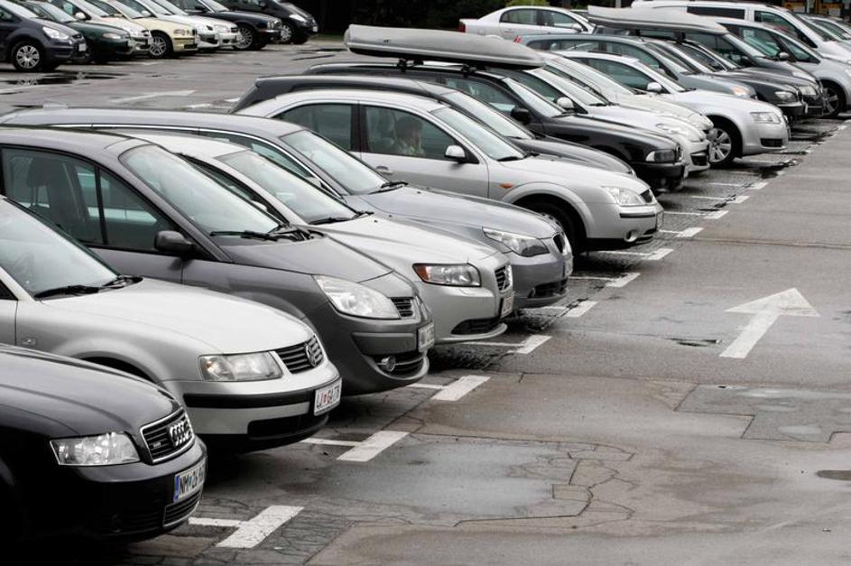 Avtomobili, parkirišče