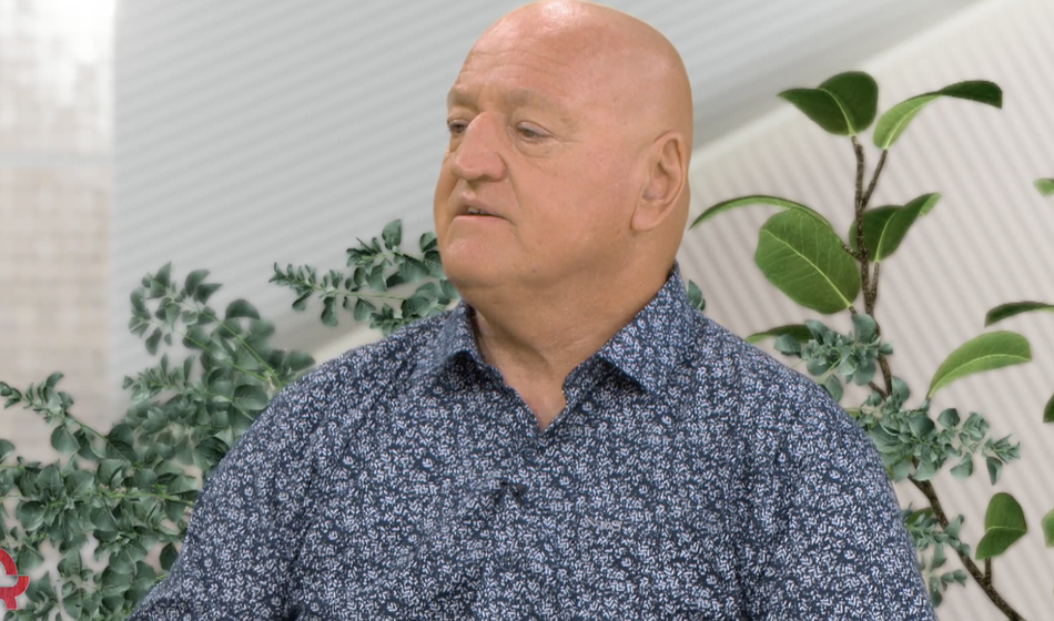 Tako velik penis ima menda Martin Strel, ni čudno, da so zvezdnice norele za njim